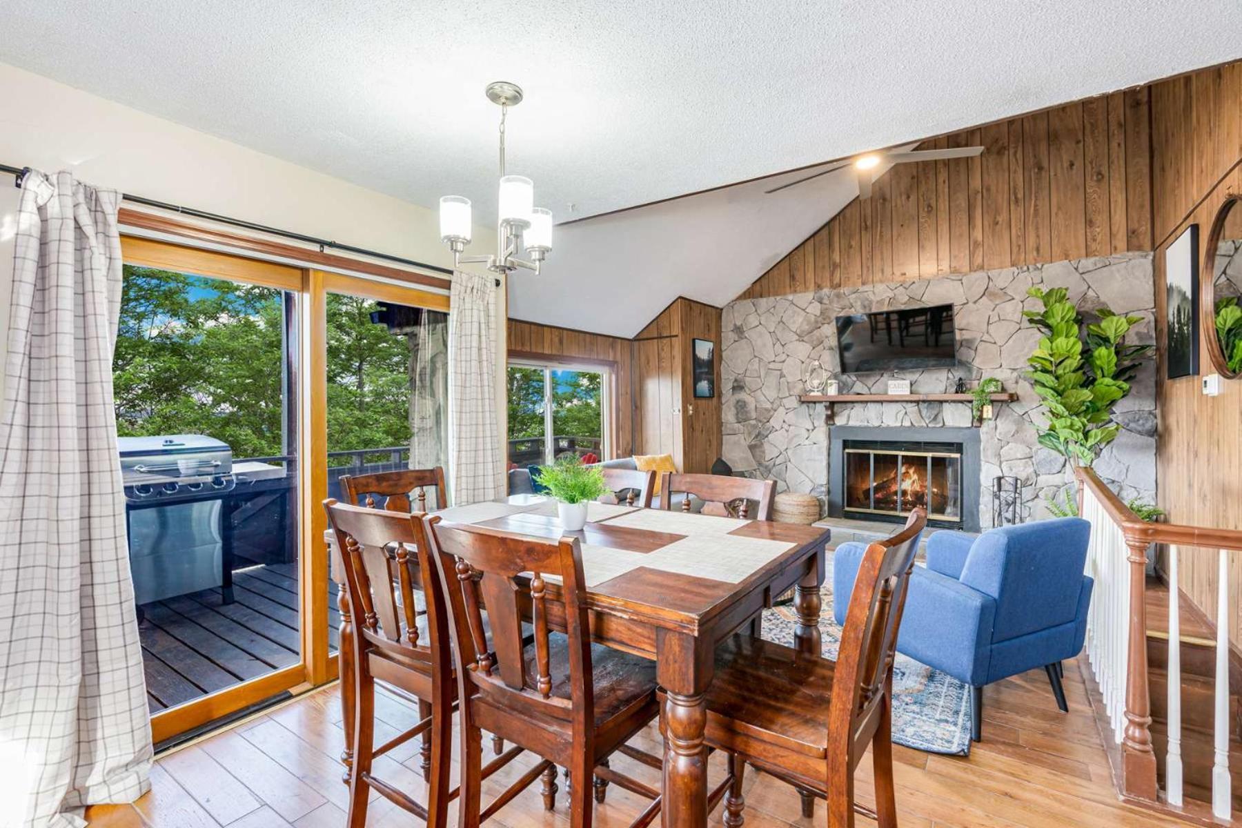 Amazing Views, Hot Tub, Fire Pit, Deck & Fireplace Inwood Luaran gambar