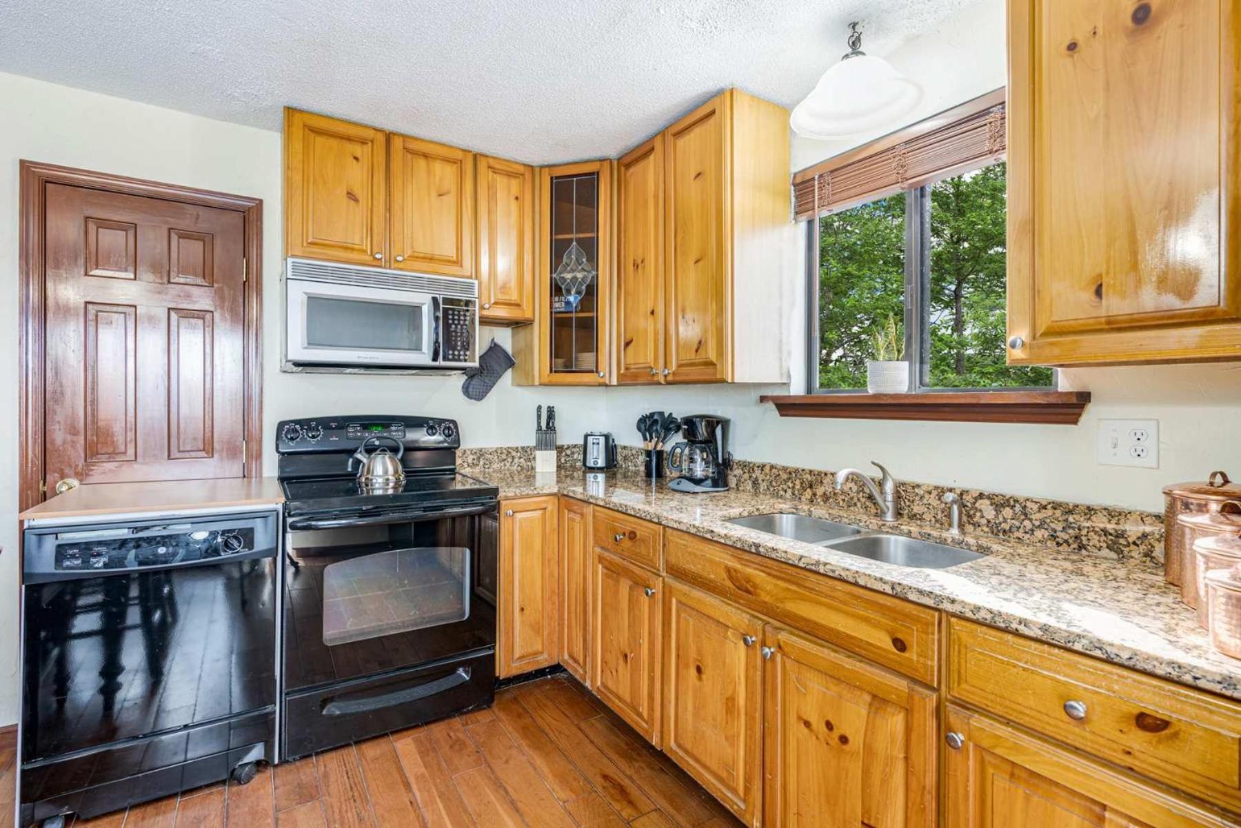 Amazing Views, Hot Tub, Fire Pit, Deck & Fireplace Inwood Luaran gambar