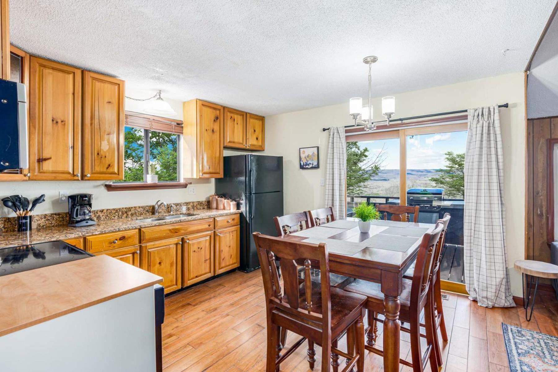 Amazing Views, Hot Tub, Fire Pit, Deck & Fireplace Inwood Luaran gambar